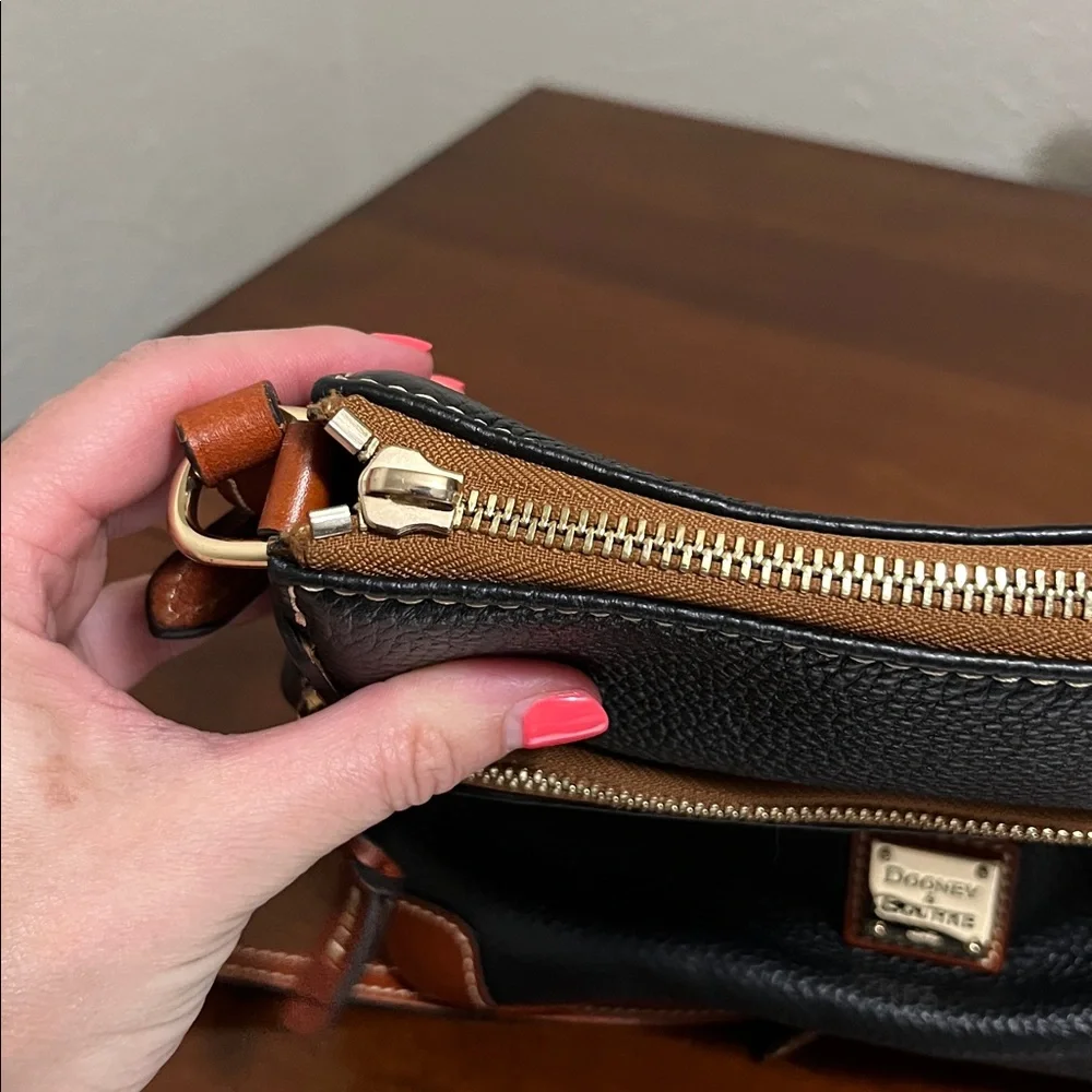 Dooney & Bourke Black Tan Messenger Bag with coin purse - Picture 6 of 11